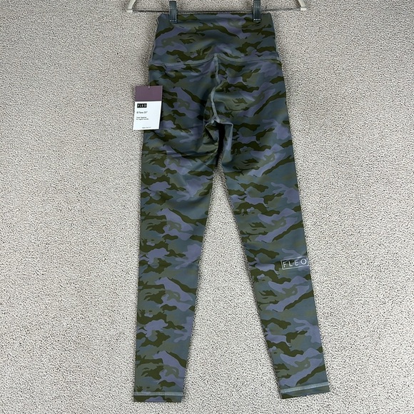 NWT Fleo El Toro 25” Leggings Cadence Camo Womens Size S Workout Active Pants - Picture 4 of 8